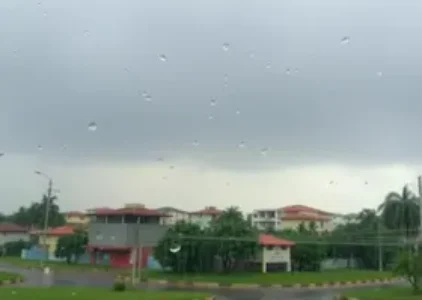 chuva com rajadas de vento e granizo