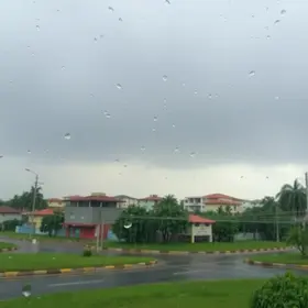 chuva com rajadas de vento e granizo
